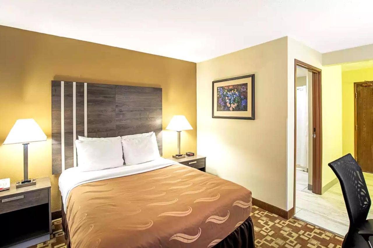 Norwood Inn & Suites Milwaukee Butler Εξωτερικό φωτογραφία