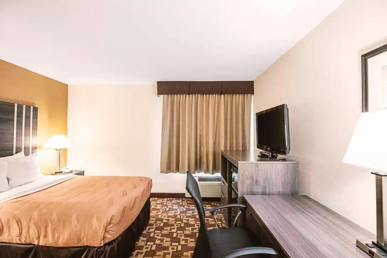 Norwood Inn & Suites Milwaukee Butler Εξωτερικό φωτογραφία