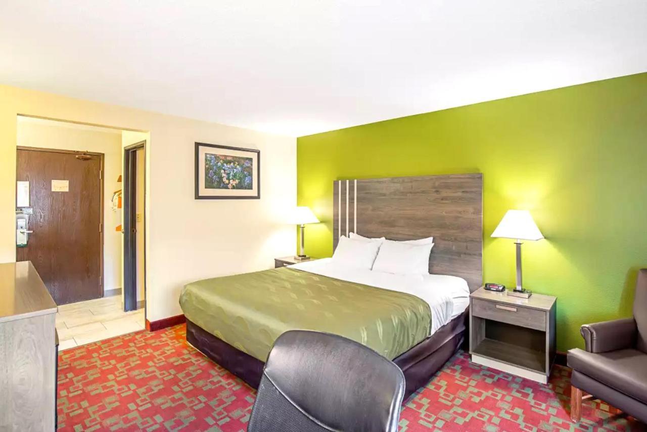 Norwood Inn & Suites Milwaukee Butler Εξωτερικό φωτογραφία