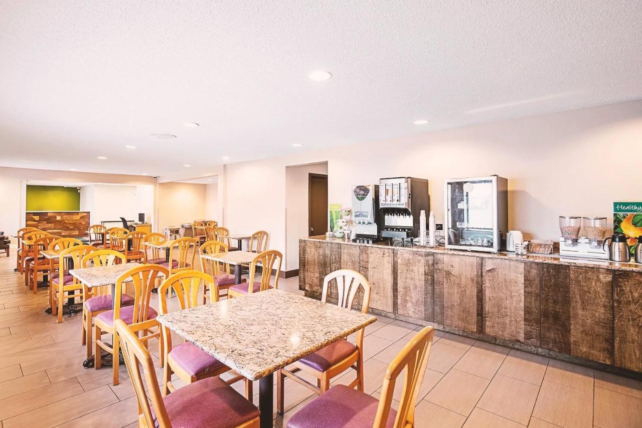Norwood Inn & Suites Milwaukee Butler Εξωτερικό φωτογραφία