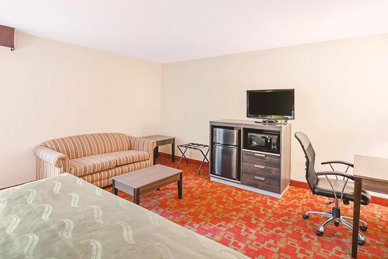 Norwood Inn & Suites Milwaukee Butler Εξωτερικό φωτογραφία