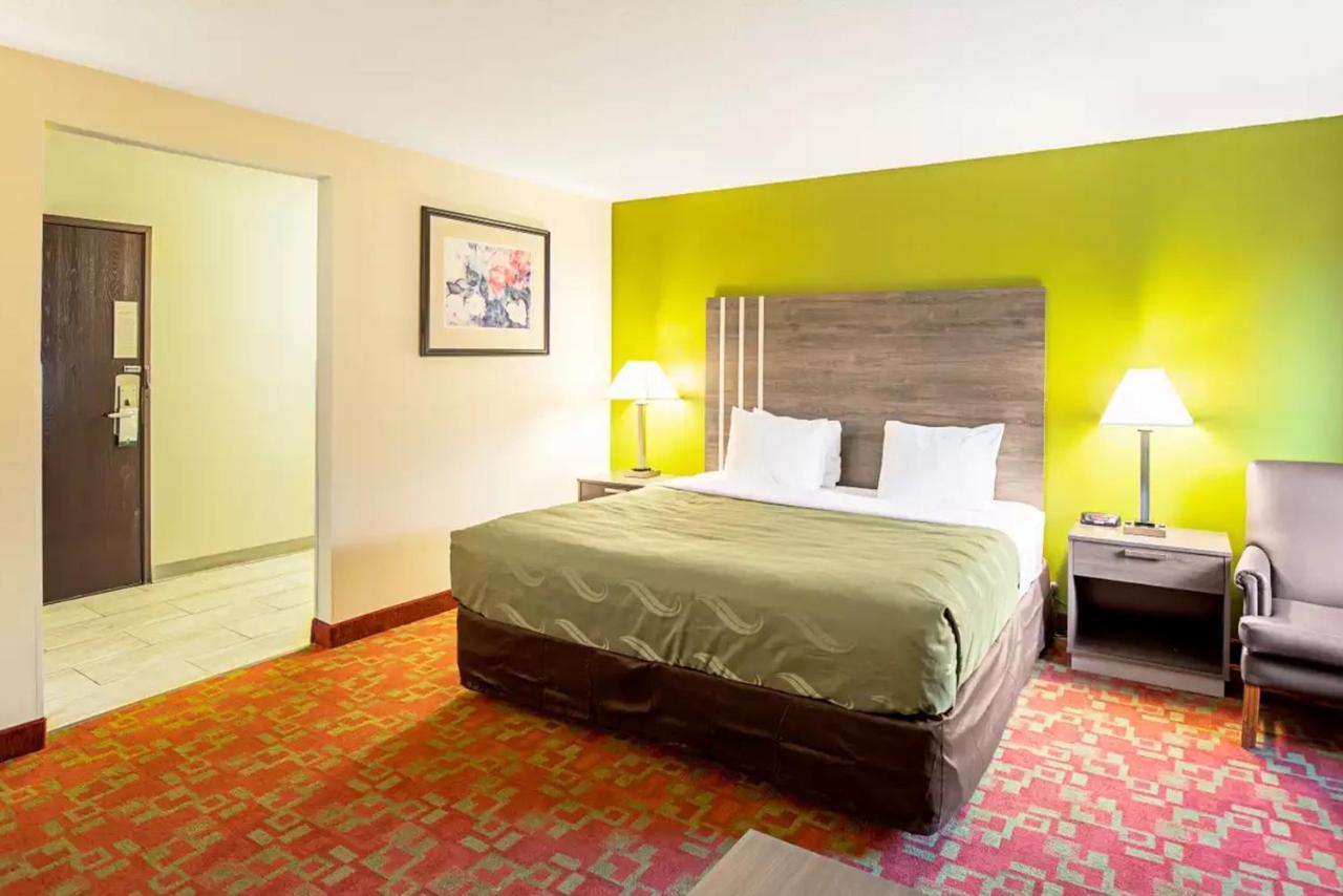 Norwood Inn & Suites Milwaukee Butler Εξωτερικό φωτογραφία